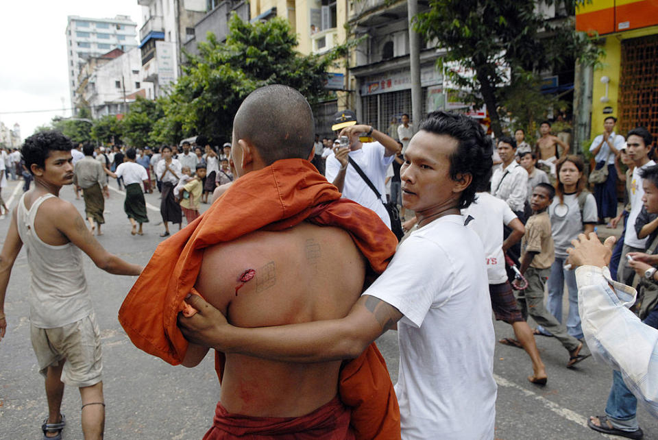 Monje herido en una de las protestas de 2007 en Myanmar