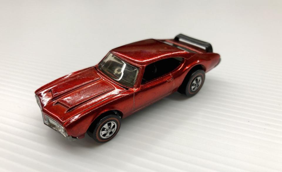 <p>The Olds 442 was issued in the the usual array of Hot Wheels colors, but those with the combo of a red exterior and black interior are anomalies, believed by many collectors to be pre-production pieces. Some authorities claim that fewer than 15 examples exist today. </p>