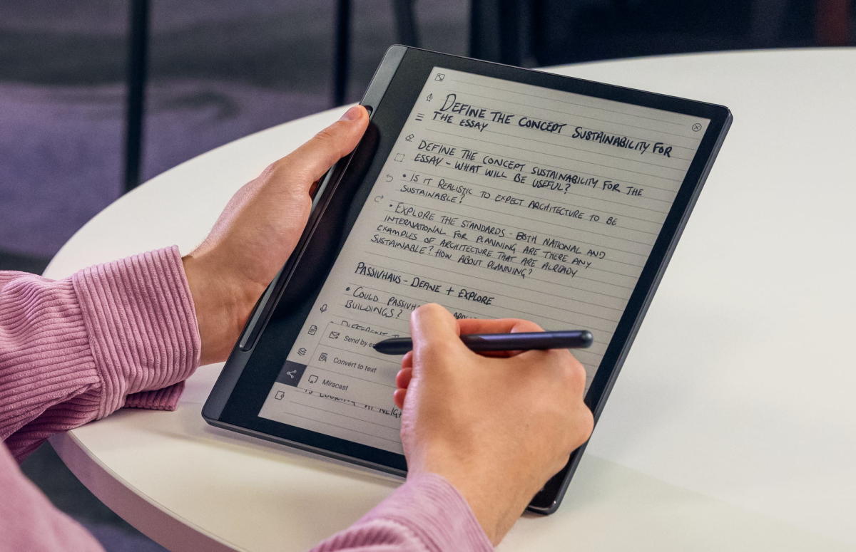 Lenovo's Smart Paper tablet is a $400 answer to the Kindle Scribe