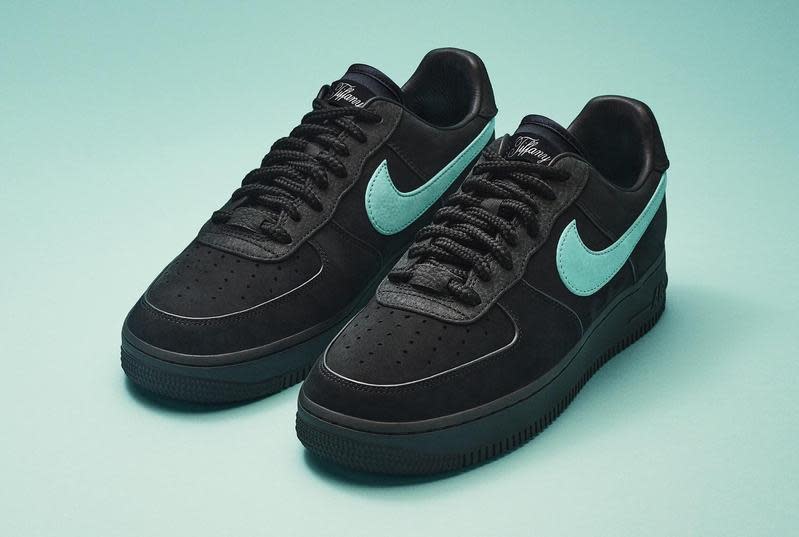 NIKE x TIFFANY & Co. Air Force 1 1837鞋款將於3月7日全球同步上市。約合台幣12,000元（TIFFANY & Co.提供）