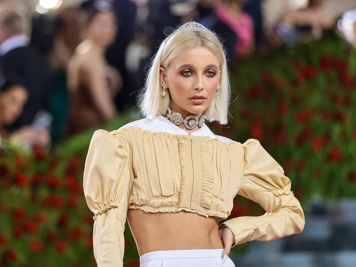 Emma Chamberlain arrives at the 2022 Met Gala.