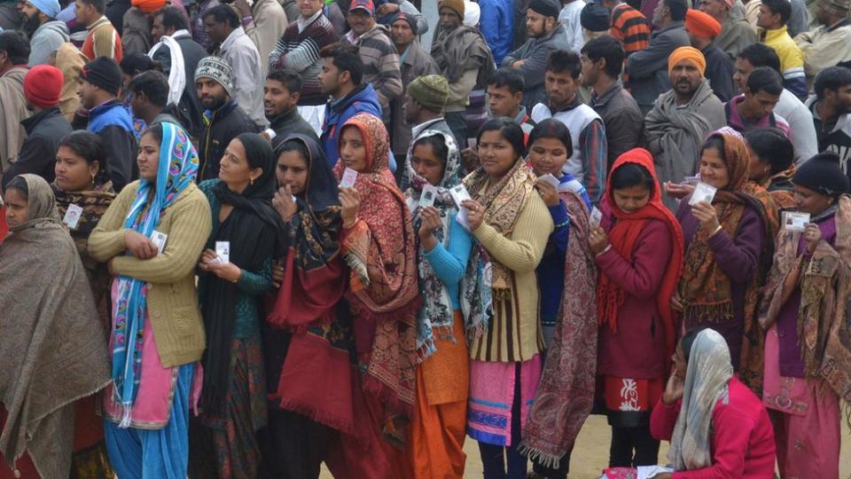 印度舉行地區選舉，民眾排隊投票