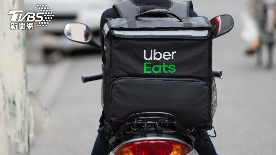 Uber Eats 跨年外送管制時間地區配合政府管制。（圖／TVBS）