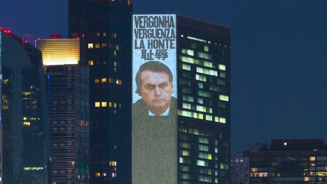 Le siège de l’Onu a servi de toile de projection géante pour dénoncer l’action du président brésilien Jair Bolsonaro, avant son discours introductif à l’Assemblée générale des Nations Unies.