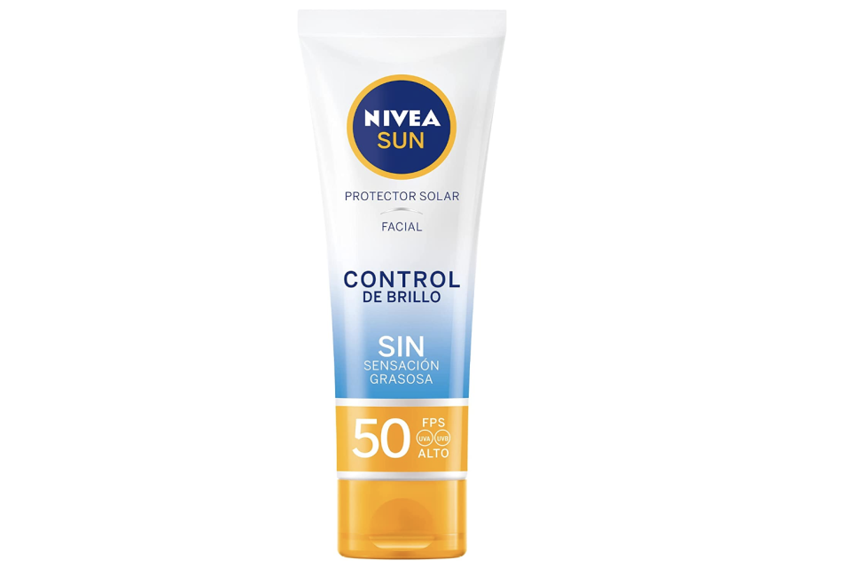 NIVEA SUN protector solar facial con control de brillo. (Foto: Amazon)