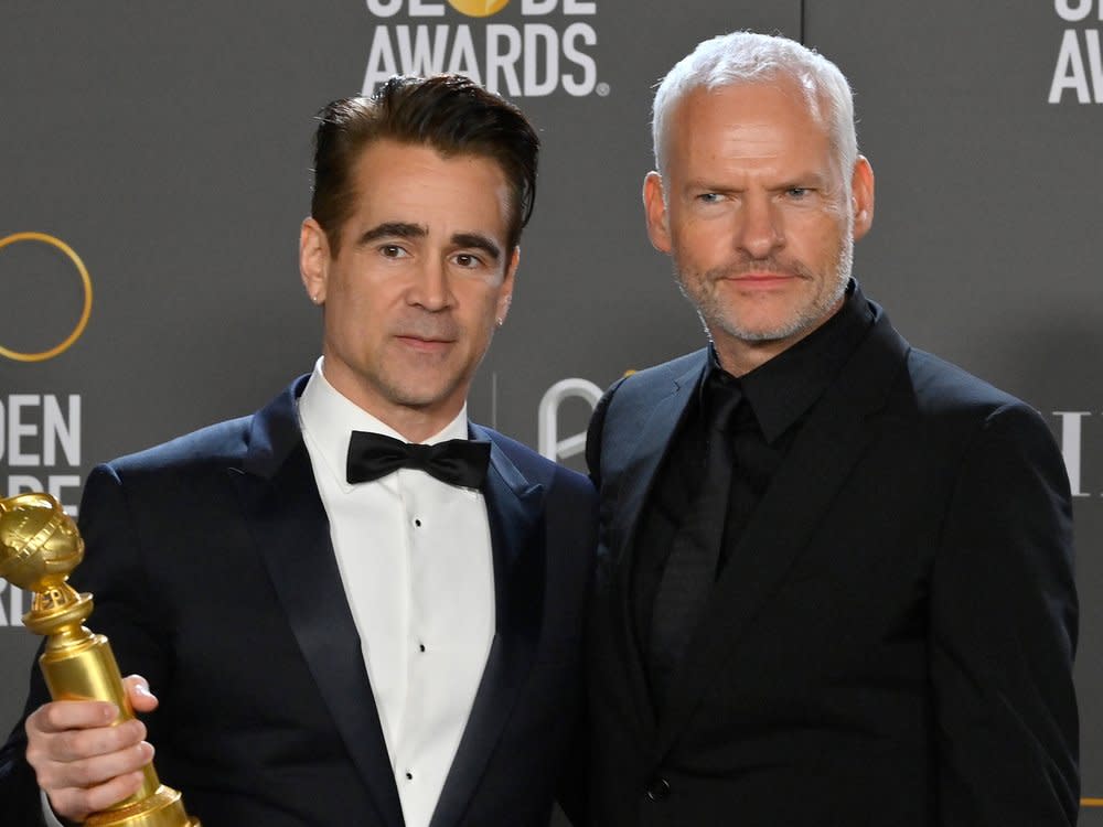 "The Banshees of Inisherin": Hauptdarsteller Colin Farrell (l.) und Regisseur Martin McDonagh bei den Golden Globe Awards. (Bild: imago images/UPI Photo)
