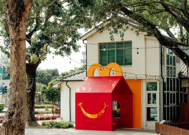 麥當勞在屏東勝利星村將軍之屋打造「麥麥親子共讀區」。（圖／台灣麥當勞提供）