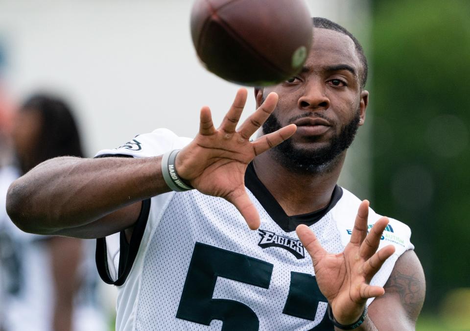 Former Chicago Bears and Philadelphia Eagles linebacker Davion Taylor (52) catches a ball during training camp.