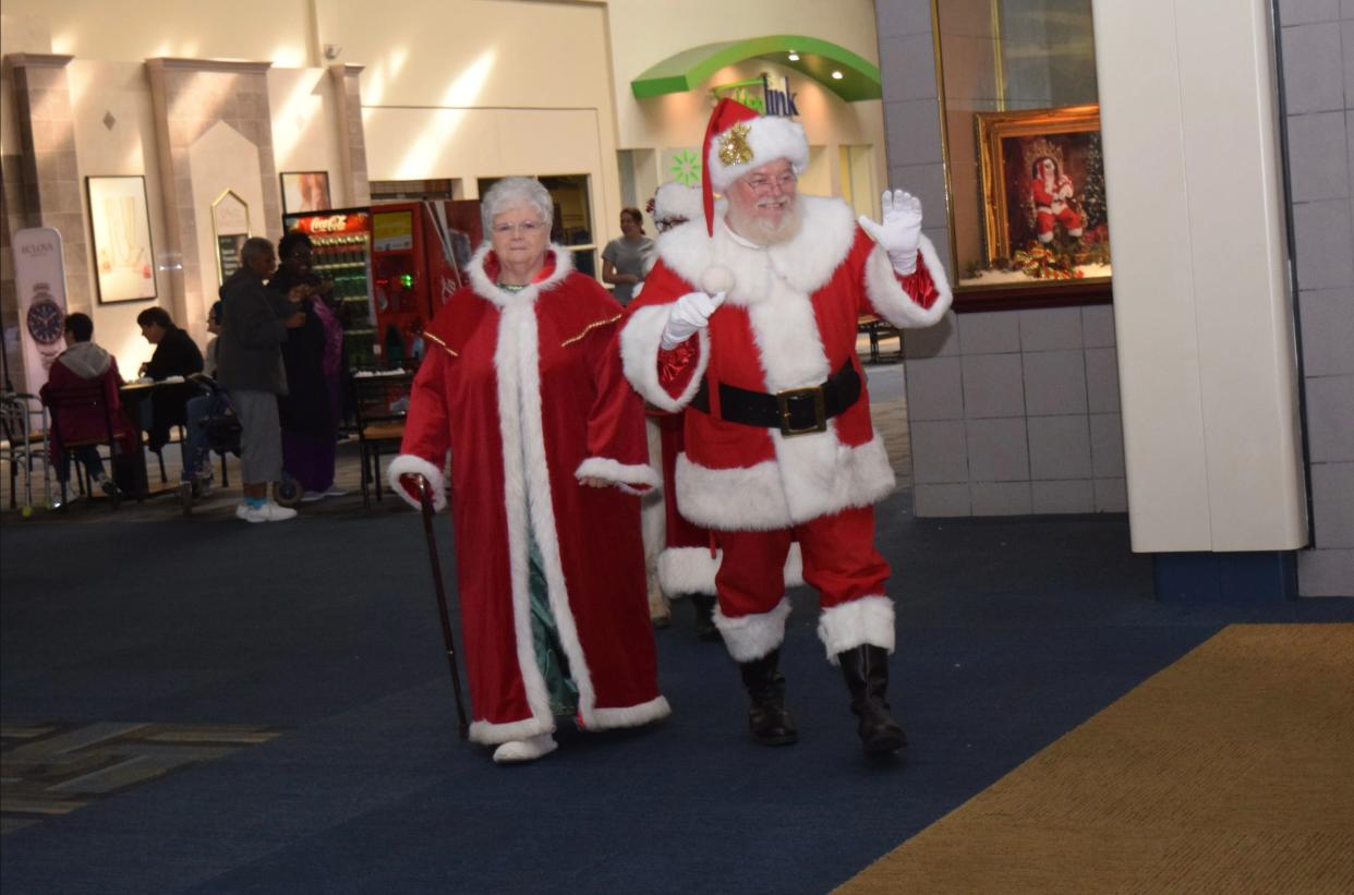 Santa Claus will arrive at the Alexandria Mall and at Country Inn & Suites in Pineville Saturday ushering in the Christmas season in Central Louisiana.