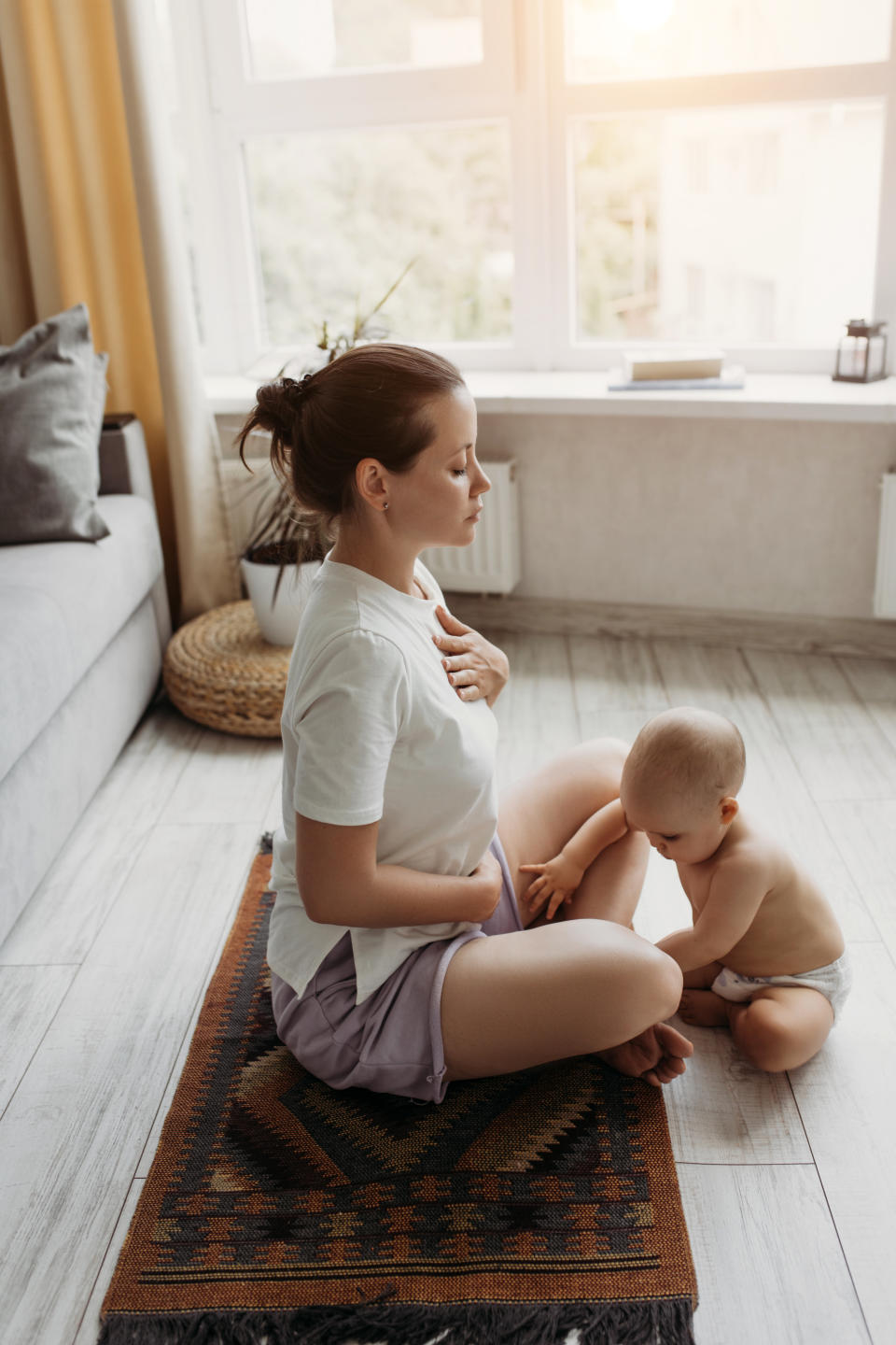 Moms going through a postpartum period should consider practicing mindfulness. (Photo via Getty Images)