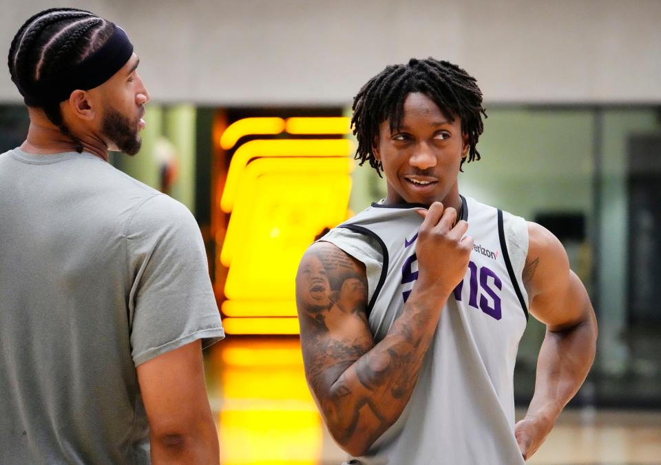 Suns forward Ish Wainright (left) talks to guard Saben Lee (right) during workouts as Phoenix prepares for their first-round playoff match up against the L.A. Clippers at the Suns Training Facility in Phoenix on April 12, 2023.
