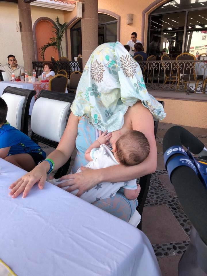 A breastfeeding mom who was told to cover up in public had a clever response. (Photo: Facebook/Carol Lockwood)