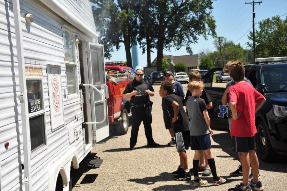 New Police Chief Jim VanDeraa speaks to kids at the Luna Pier Summer Smash. Provided by James Gardner