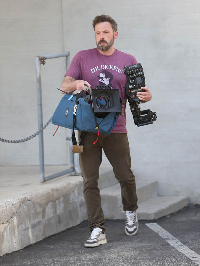 Ben Affleck stops by equipment rental store in Burbank, Calif., on April 26, 2022. - Credit: TheCelebrityfinder/MEGA