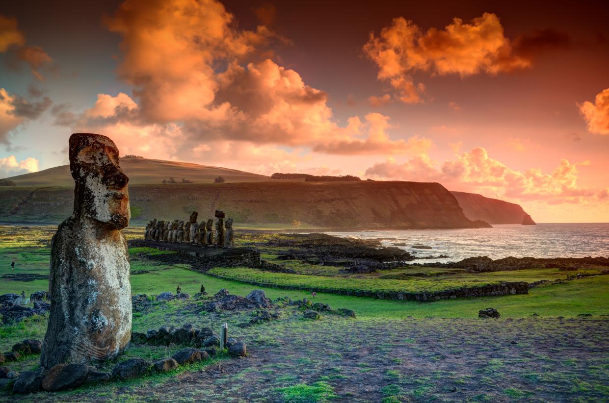 The lone moai at Tongariki with the Ahu Tongariki moai in the background. The Poike peninsula can be seen in the background.