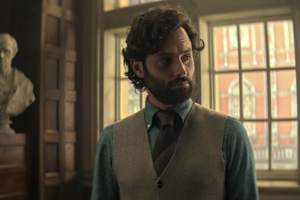 you penn badgley as joe goldberg in episode 401 of you cr courtesy of netflix © 2022