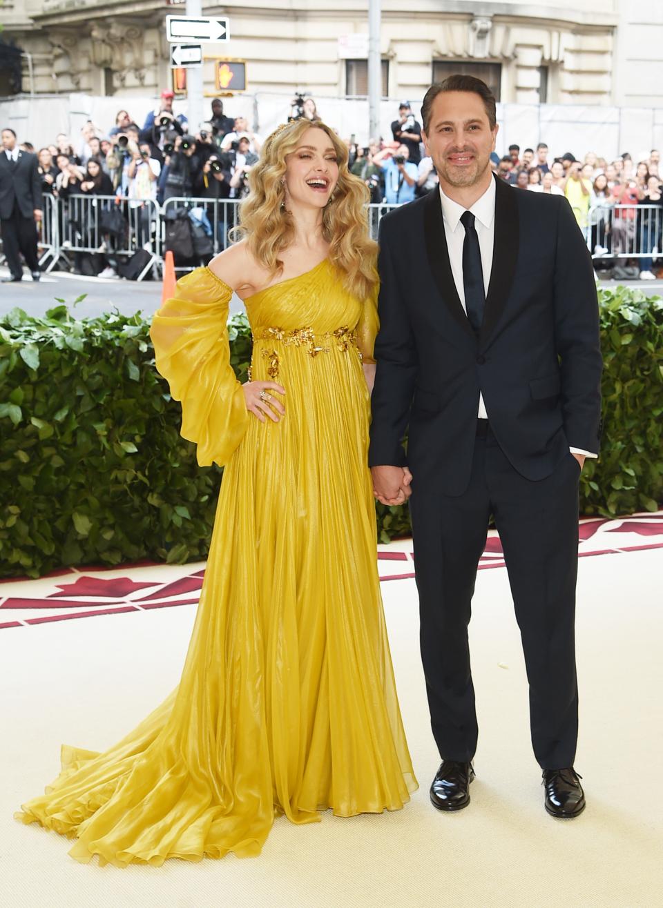 <h1 class="title">Amanda Seyfried in Prada and H.Stern jewelry and Thomas Sadoski</h1><cite class="credit">Photo: Getty Images</cite>