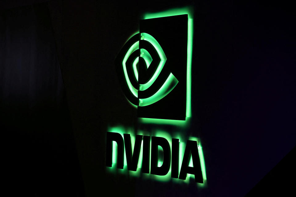 Foto file: Logo NVIDIA terlihat di SIGGRAPH 2017 di Los Angeles, California, AS, 31 Juli 2017. REUTERS/Mike Blake