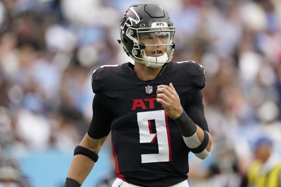 Atlanta Falcons quarterback Desmond Ridder plays against the Tennessee Titans.