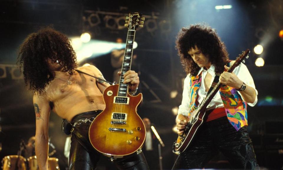 Slash from Guns N’ Roses on stage with Brian May. 