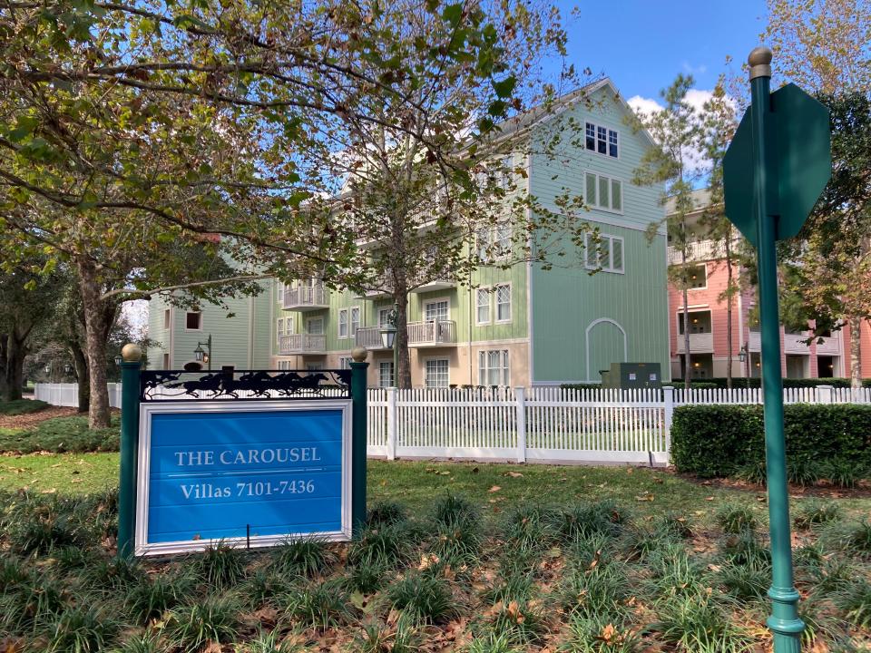 exterior shot of one of the buildings of villas at saratoga springs