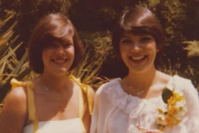 <p>Kris Jenner/ Instagram</p> Kris Jenner and her late sister Karen Houghton