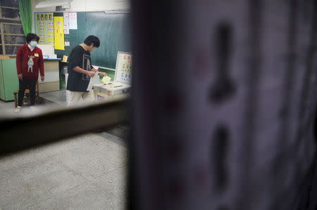 Voters cast their ballots at a polling station during general elections in Taipei, Taiwan January 16, 2016. REUTERS/Damir Sagolj