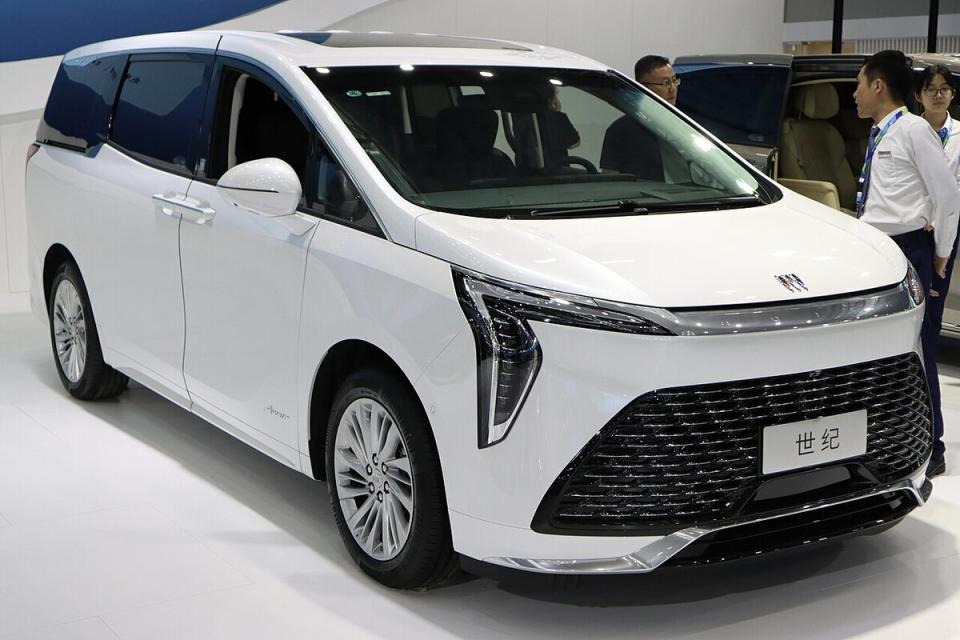 通用汽車上週在中國發布了多款新車型，如別克 GL8 小型貨車的插電式混合動力版和雪佛蘭探界者（Equinox）跨界車。   圖 : 翻攝自維基百科