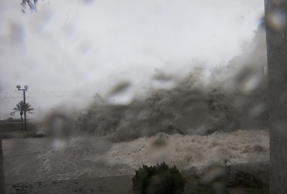 <p>Waves crash ashore at Heng Fa Chuen housing estate in Hong Kong, China, on Sept. 16, 2018.<br>The Hong Kong government hoisted the T10 signal which is the highest and most severe hurricane warning in Hong Kong.<br>(Photo by Alex Hofford, EPA) </p>