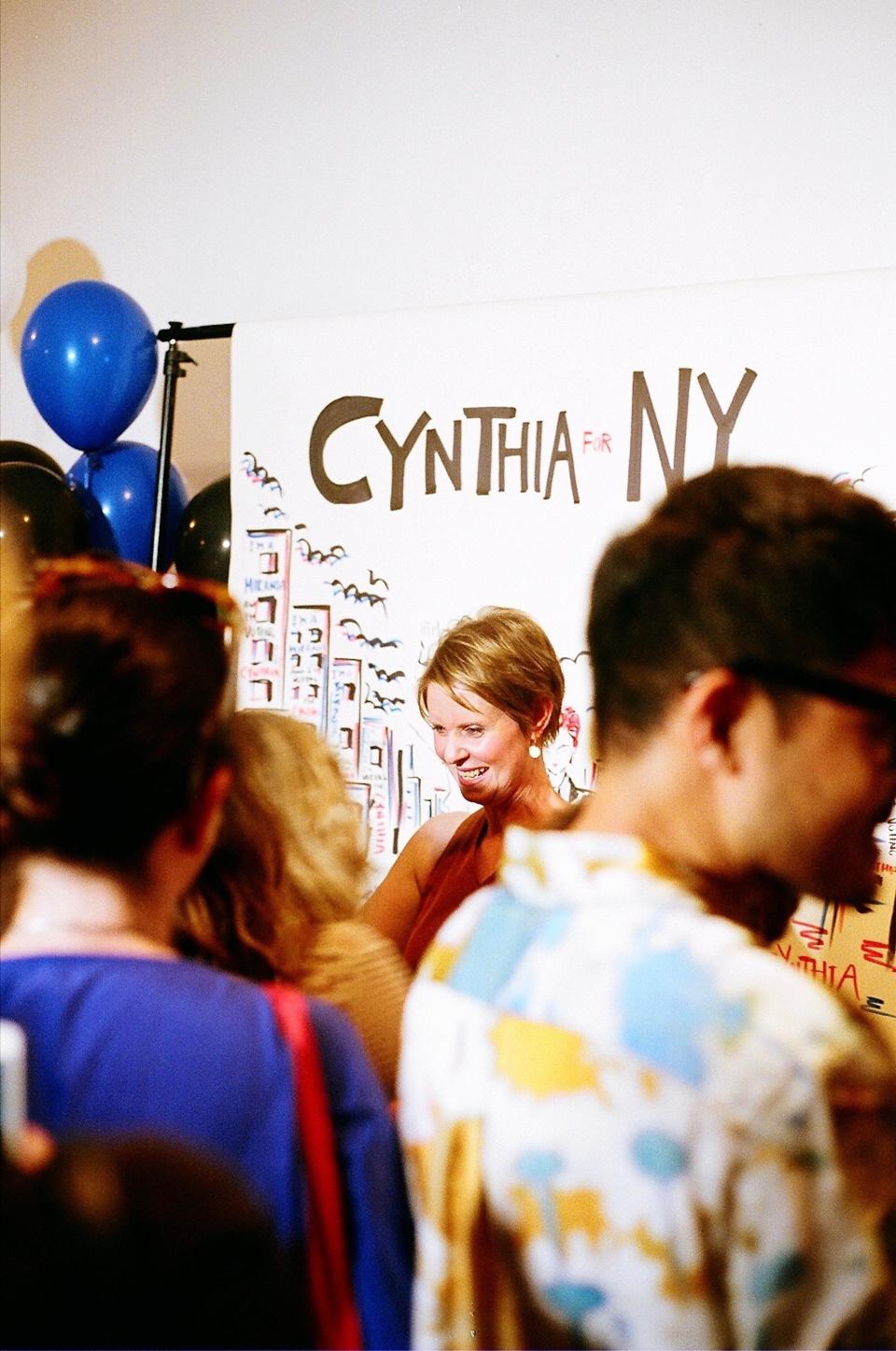 Photos and discussion of a Cynthia Nixon fundraising event held with the creators of the Instagram account @everyoutfitonsatc, who are fans of Nixon and Miranda Hobbes.