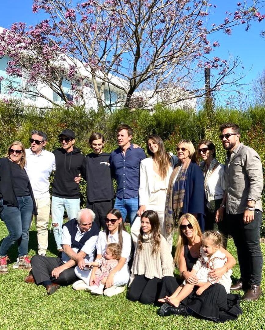 En los últimos años, Milagros Brito, Roberto García Moritán y Pampita compartieron varios eventos familiares juntos (Foto: Instagram @milagrosbrito)