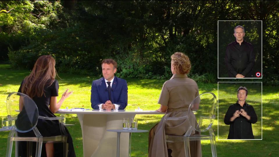 Emmanuel Macron lors de son interview du 14-Juillet dans les jardins de l'Élysée le 14 juillet 2022 - BFMTV