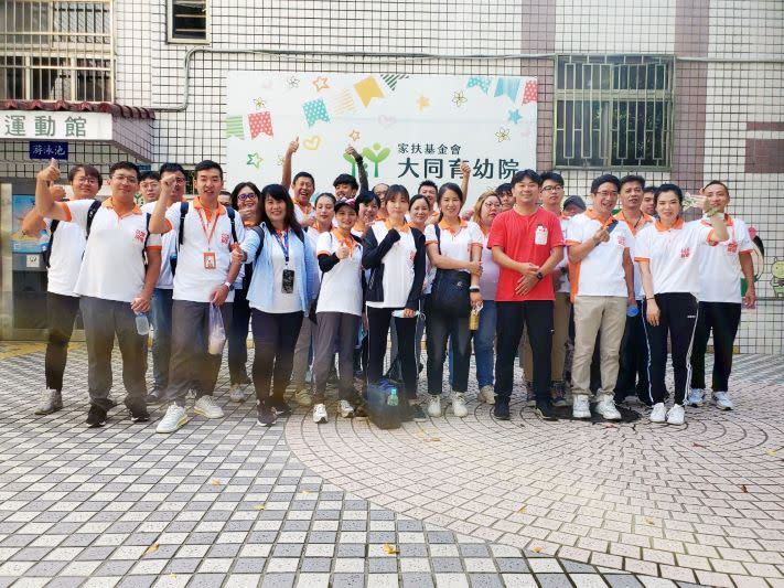 台灣房屋板橋冠亞團隊熱心公益，以行動力展現樂於助人的服務精神。(台灣房屋提供)