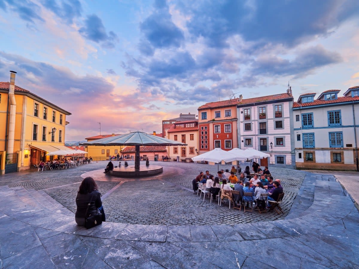 The Plaza del Paraguas (Juan de Tury)