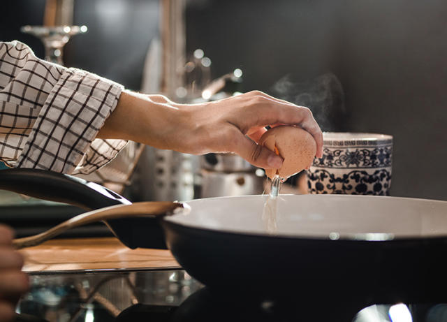 The 12 Best Ceramic Cookware Sets for Sautéing and Searing (Without Any  Annoying Sticking)