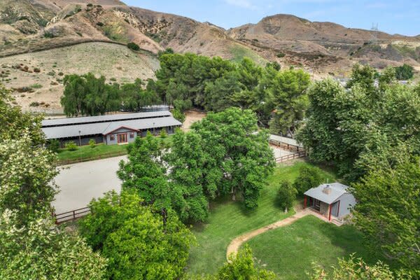 Despite being less than a 30-minute drive from Los Angeles, Rancho Bizarro feels worlds away. The property offers plenty of green space peppered with mature trees and thick vegetation.