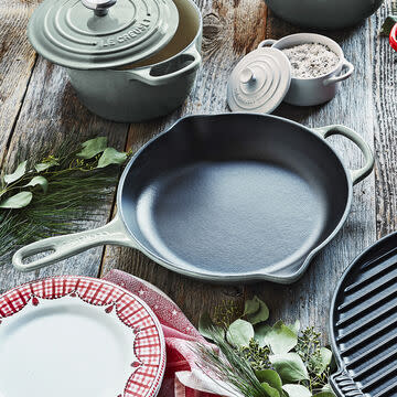 Le Creuset Signature Cast-Iron Skillet (Amazon / Amazon)