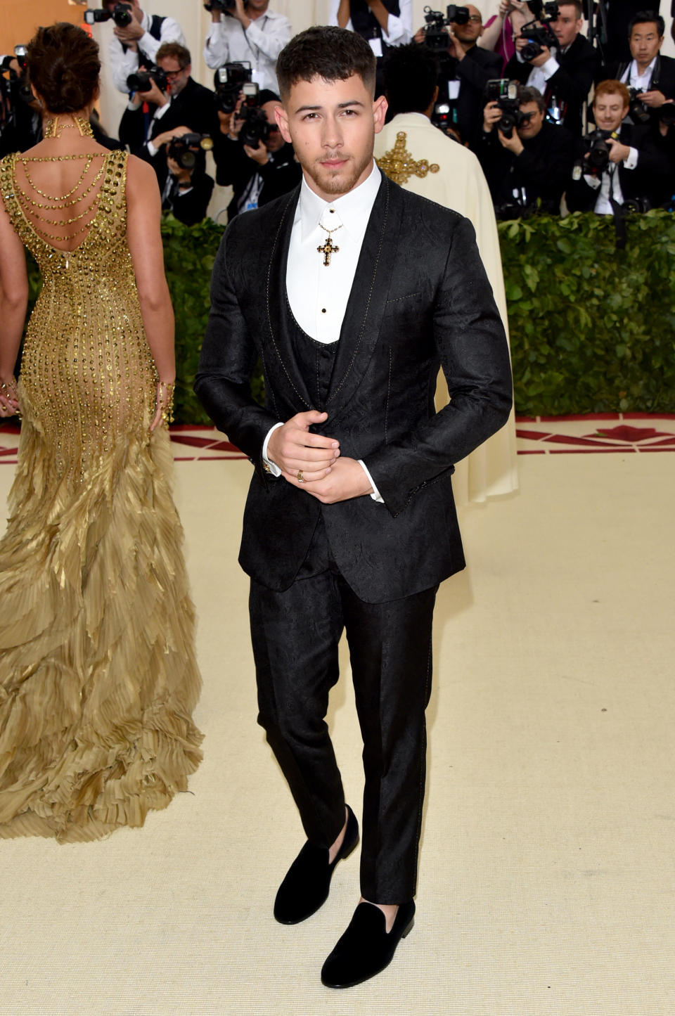 <p>Nick Jonas did his research and opted for a Dolce and Gabbana suit finished with a cross-bearing necklace. [Photo: Getty]<br><br></p>