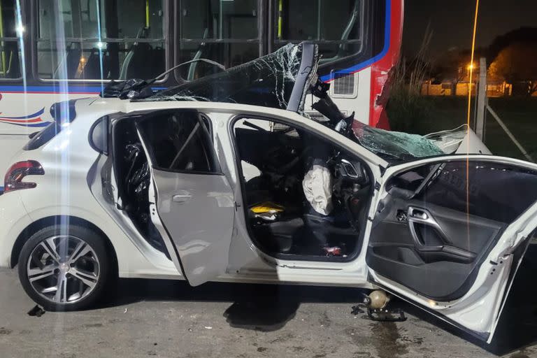 Choque fatal entre un auto y un colectivo