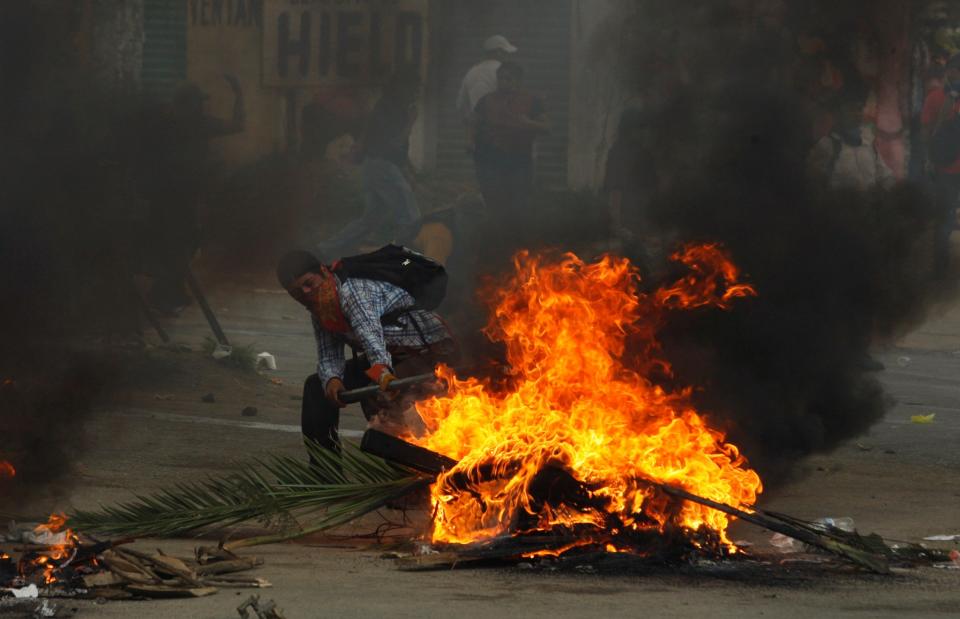 Deadly clash between Mexican police and protesting teachers