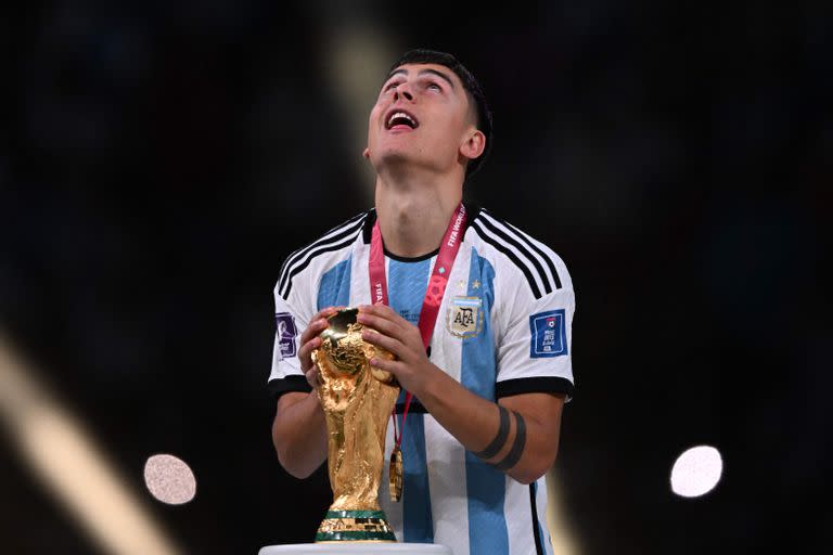 Paulo Dybala y su momento en el estadio Lusail de Doha, luego de que la Argentina le gane la final del Mundial a Francia por penales