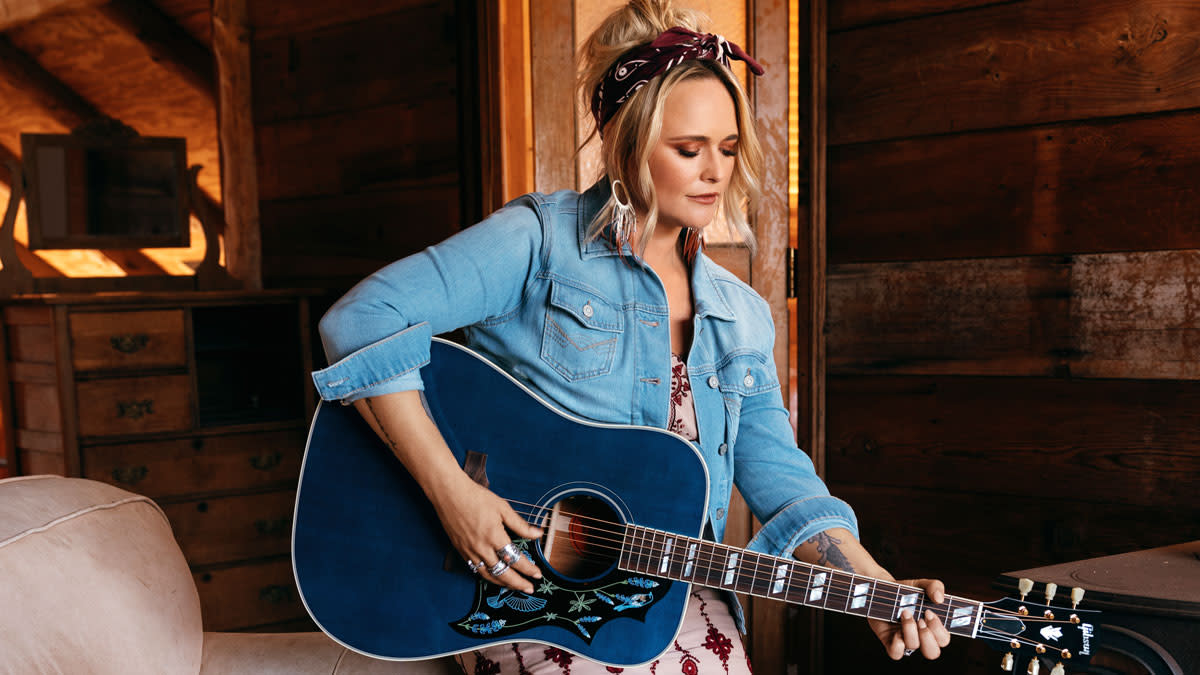  Miranda Lambert with her Gibson Bluebird acoustic guitar 