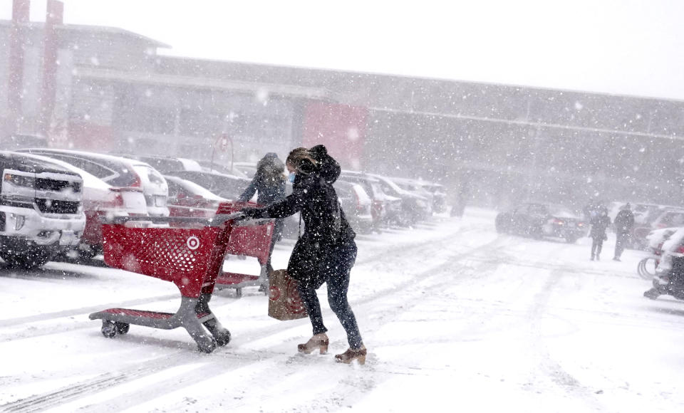 Shoppers endured blizzard conditions while shopping for groceries before the holidays Wednesday, Dec. 23, 2020 in Richfield, Minn. (David Joles/Star Tribune via AP)