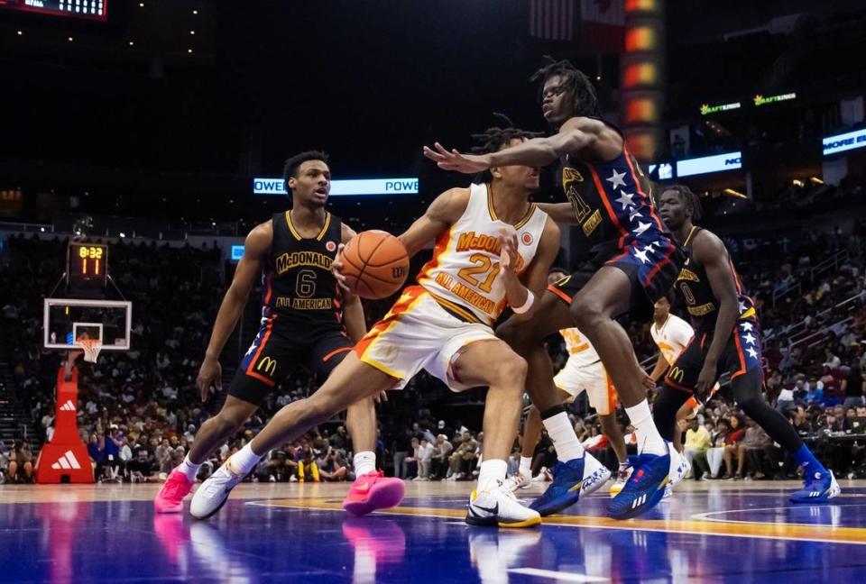 Kentucky signee DJ Wagner drives to the basket against Baye Fall during the McDonald’s All-American Game in Houston last week. Wagner scored all 19 of his points in the second half to lead his team to a win. Mark J. Rebilas/USA TODAY NETWORK