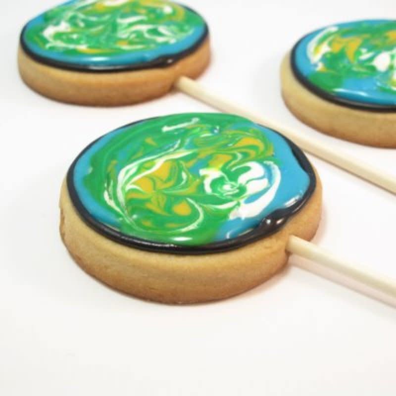 <p>The Decorated Cookie</p><p>These Earth Day Cookie Pops are very easy to make!</p><p>Directions <a href="http://thedecoratedcookie.com/2009/04/sweet-earth/" rel="nofollow noopener" target="_blank" data-ylk="slk:HERE;elm:context_link;itc:0;sec:content-canvas" class="link ">HERE</a></p><p><strong>Related: <a href="https://www.yahoo.com/lifestyle/14-plant-based-recipes-everyone-142802960.html" data-ylk="slk:14 Viral Plant-Based Recipes;elm:context_link;itc:0;sec:content-canvas;outcm:mb_qualified_link;_E:mb_qualified_link;ct:story;" class="link  yahoo-link">14 Viral Plant-Based Recipes</a></strong></p>