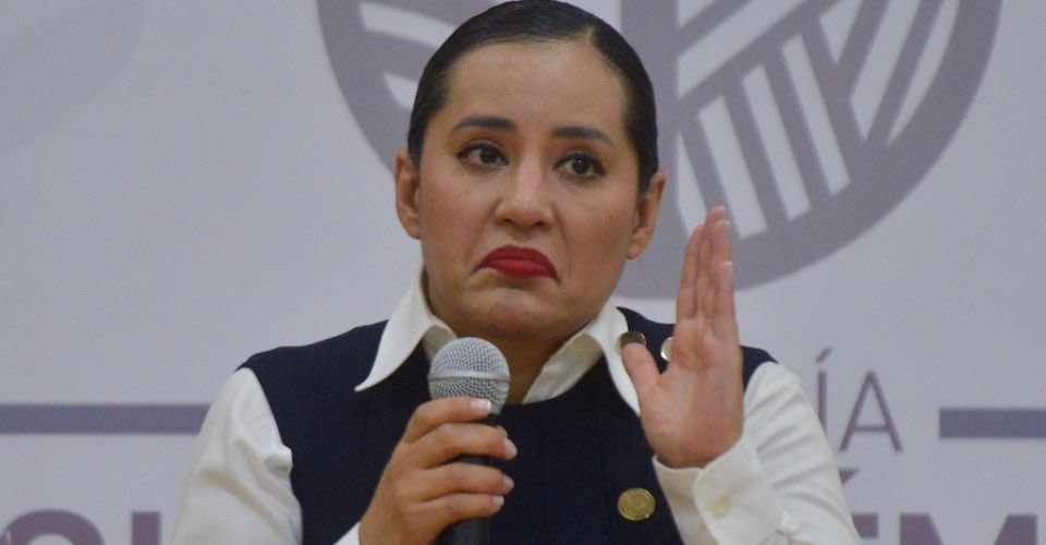 Sandra Cuevas, alcaldesa de Cuauhtémoc, ofreció conferencia de prensa para referirse a los temas de la sustitución de los rótulos en comercios de la alcaldía y la restauración del mural del mercado Juárez.