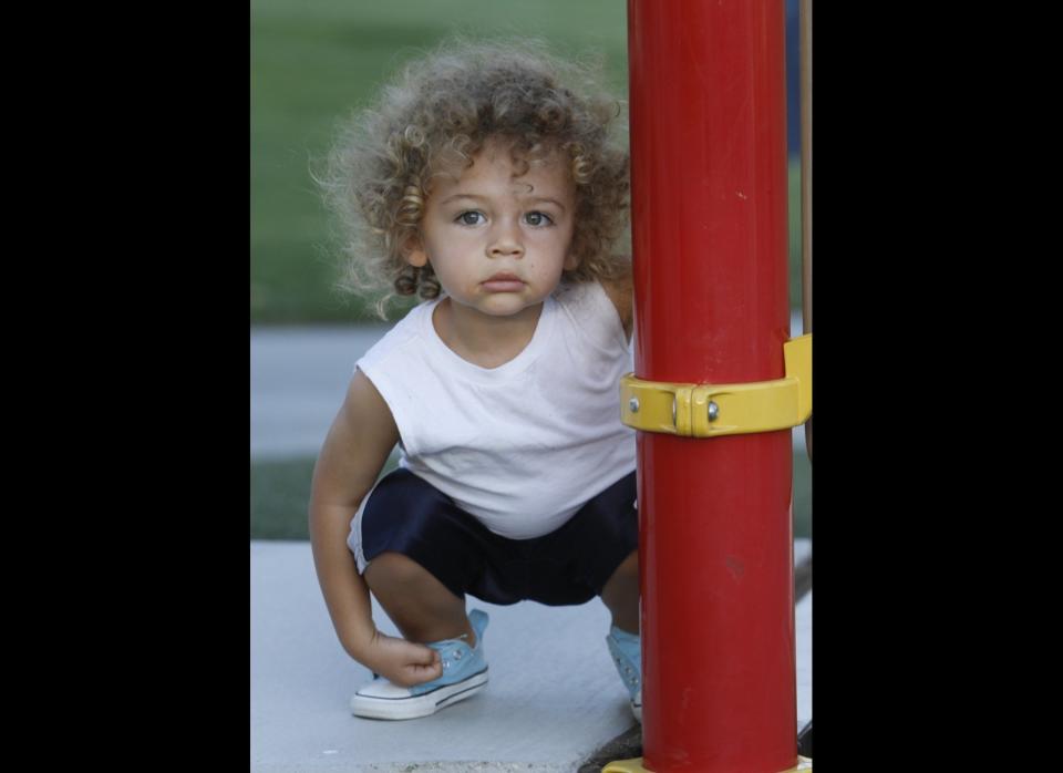 Kendra Wilkinson's cute little man, Hank Jr., had a fun day out with his famous mom and dad for a playdate in the park.