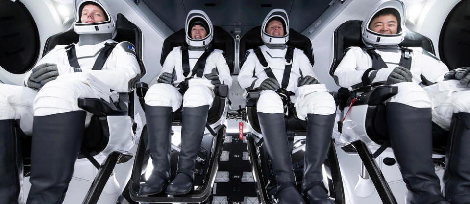 L’équipage tel qu’il sera installé à bord de la capsule Crew Dragon (de gauche à droite) : Thomas Pesquet, Megan McArthur, Shane Kimbrough et Akihiko Hoshide.
