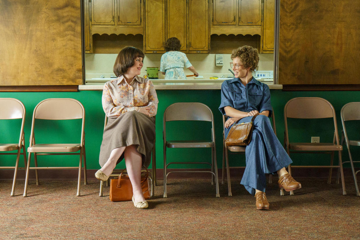 Melanie Lynskey as Betty Gore  and Jessica Biel as Candy Montgomery in 