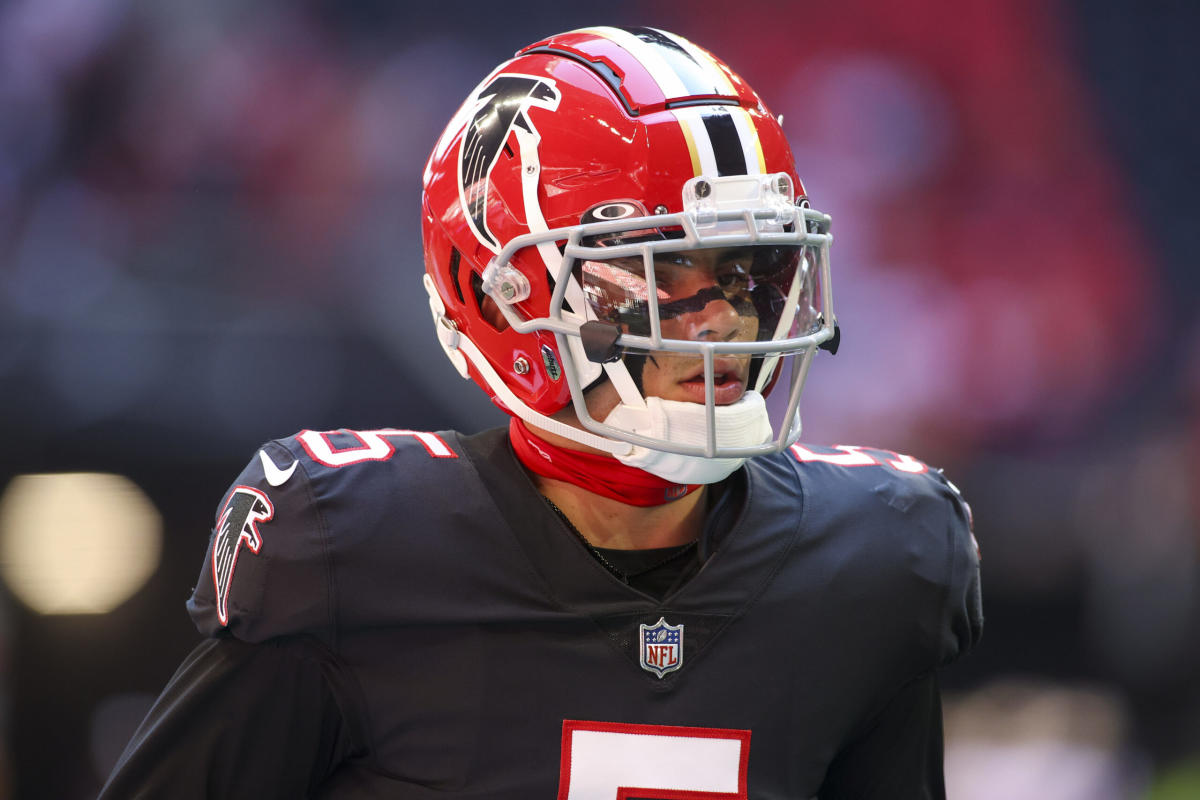 Falcons' throwback look to include red helmet, black jersey - The